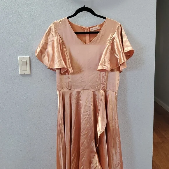 Ivy City Co Callie Peach Faux Wrap Dress - Picture 2 of 9